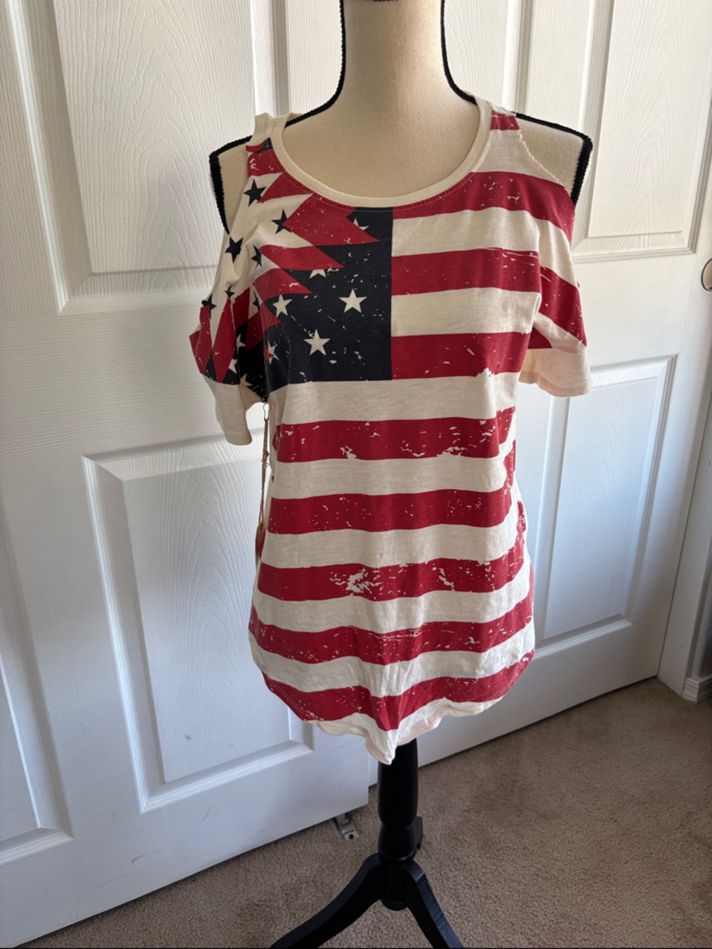 NEW SHYANNE WOMEN'S FLAG COLD SHOULDER TIE-UP TOP - Picture 4 of 10
